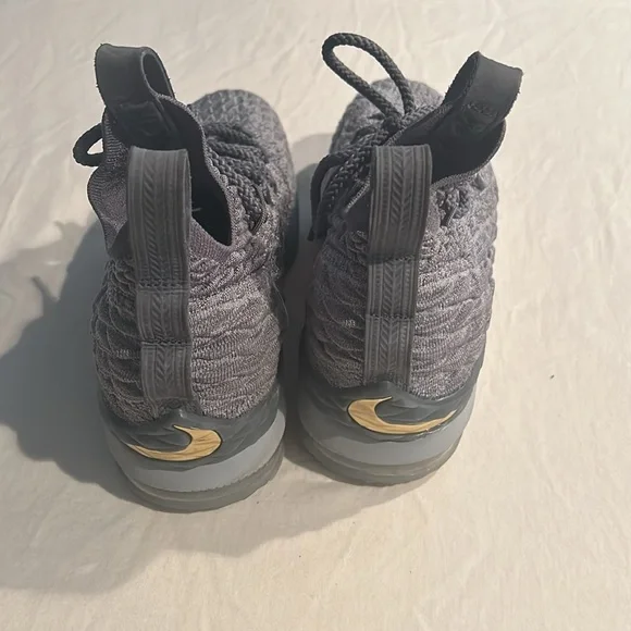 Nike LeBron 15 “City Edition” Wolf Grey/Metallic Gold Size Men 4 Youth Like new - Picture 11 of 16